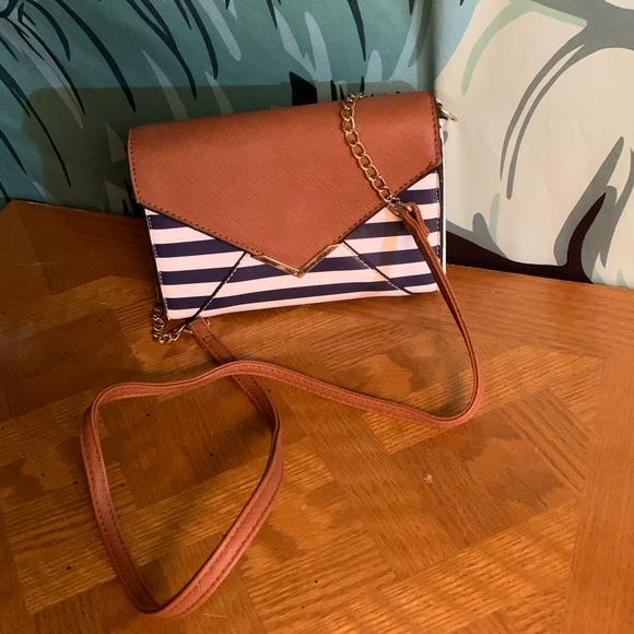 Call it Spring crossbody bag - Picture 2 of 11
